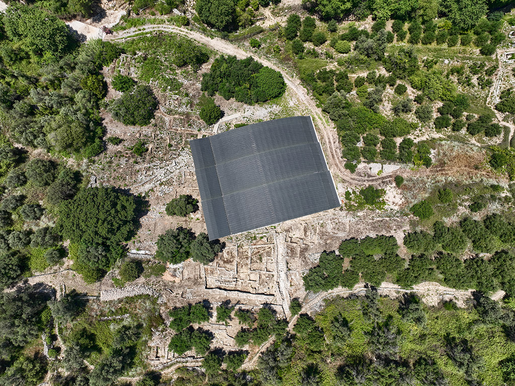 Αεροφωτογραφία του νεκροταφείου στην Ορθή Πέτρα,  Ελεύθερνα